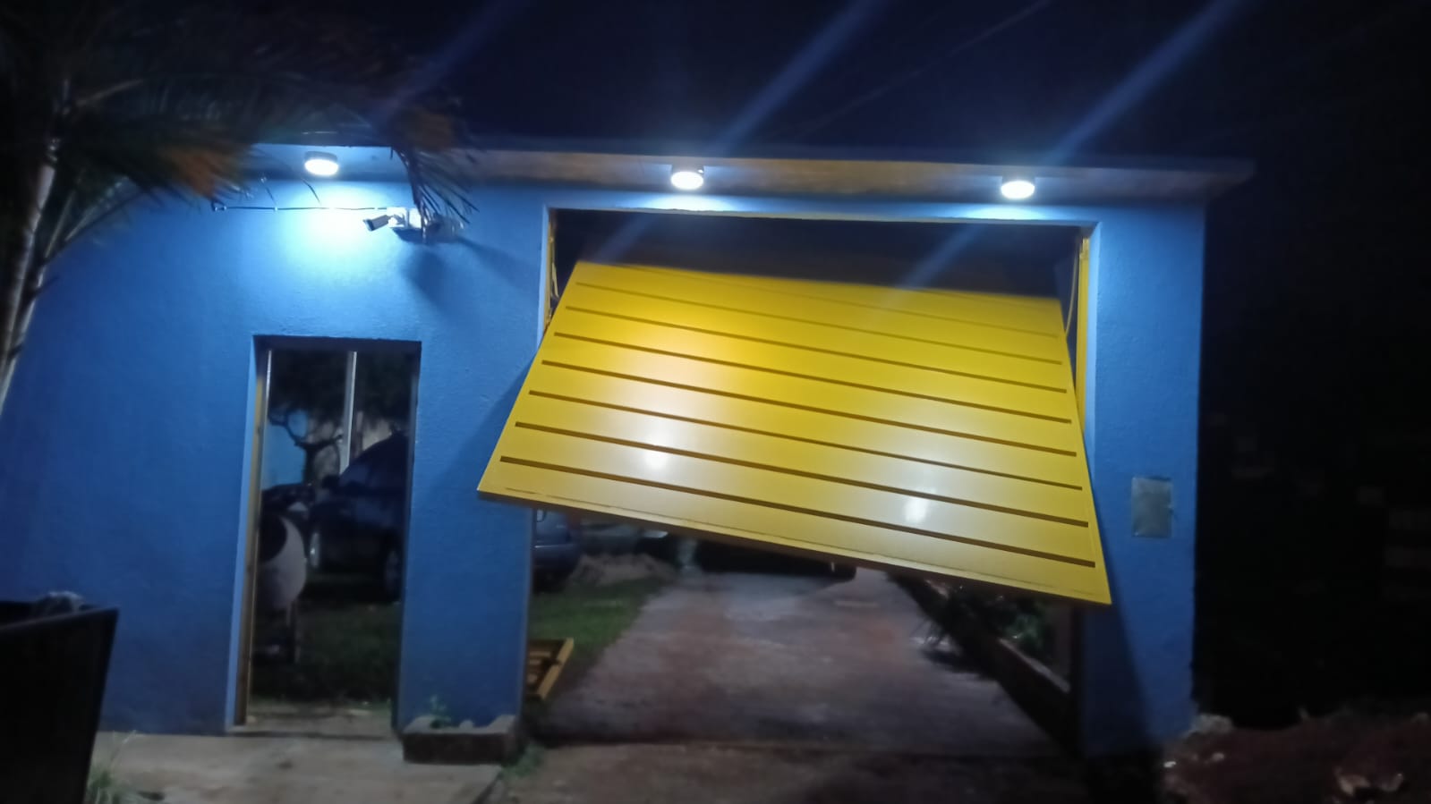 Encapuchados asaltan la casa de un ex policía y se llevaron plata y joyas