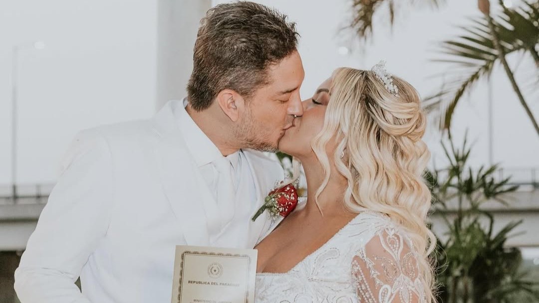 ¡Atendé cómo Junior Rodríguez y Fátima Román festejaron sus “bodas de papel”!