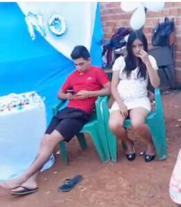 (VIDEO) ¡Ingüeroviable! Embarazada oreko su baby shower y nadie fue anga