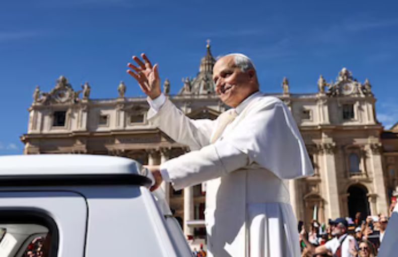 El papa León XIV calificó de “realista” el plan de Trump para Gaza e instó al grupo terrorista Hamas a que acepte la propuesta