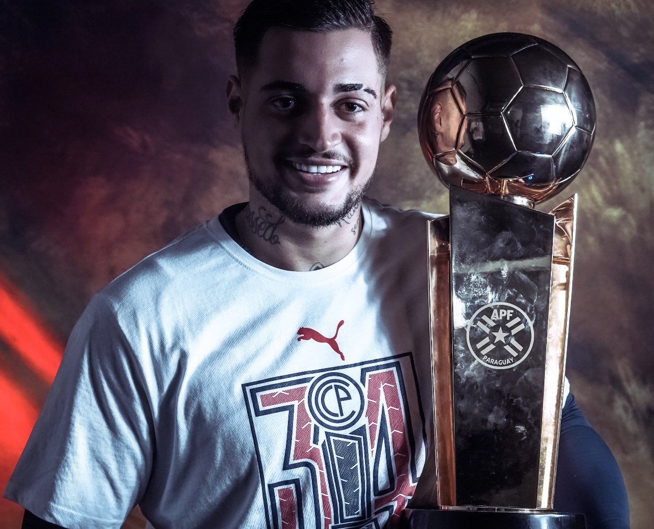 Jean Fernandes posteó una dedicatoria a Cerro por  el cumple del club