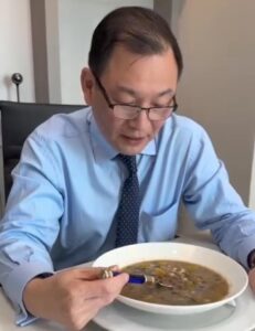 (VIDEO) Embajador de Taiwán avei le bajó el rico jopará