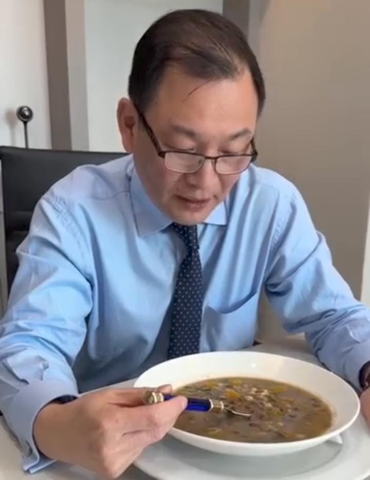 (VIDEO) Embajador de Taiwán avei le bajó el rico jopara
