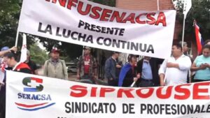 Funcionarios del Senacsa ojapo huelga pidiendo aumento salarial del 40 por ciento 