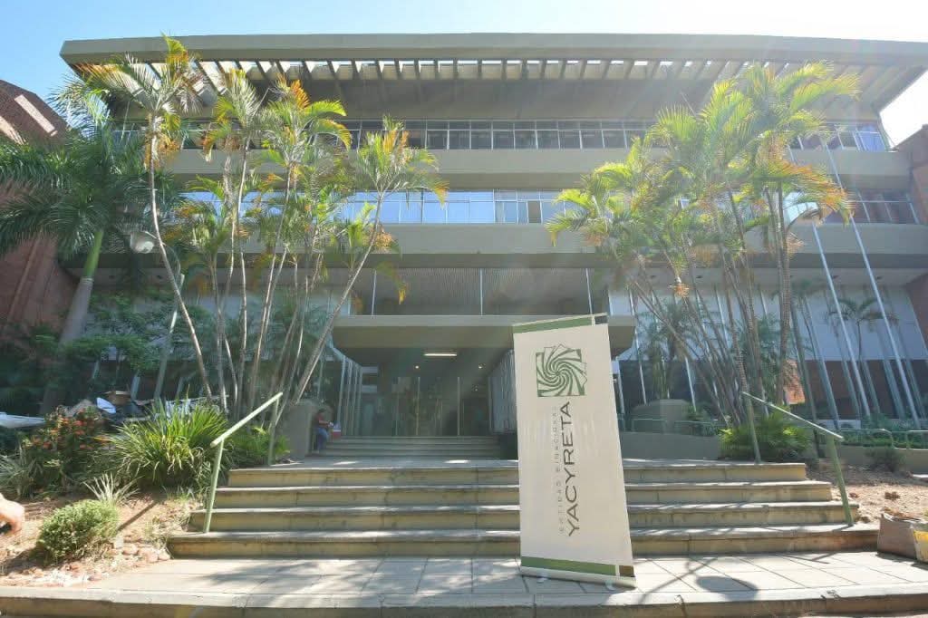 Exfuncionaria de Yacyretá y médico fueron imputados por certificado mau