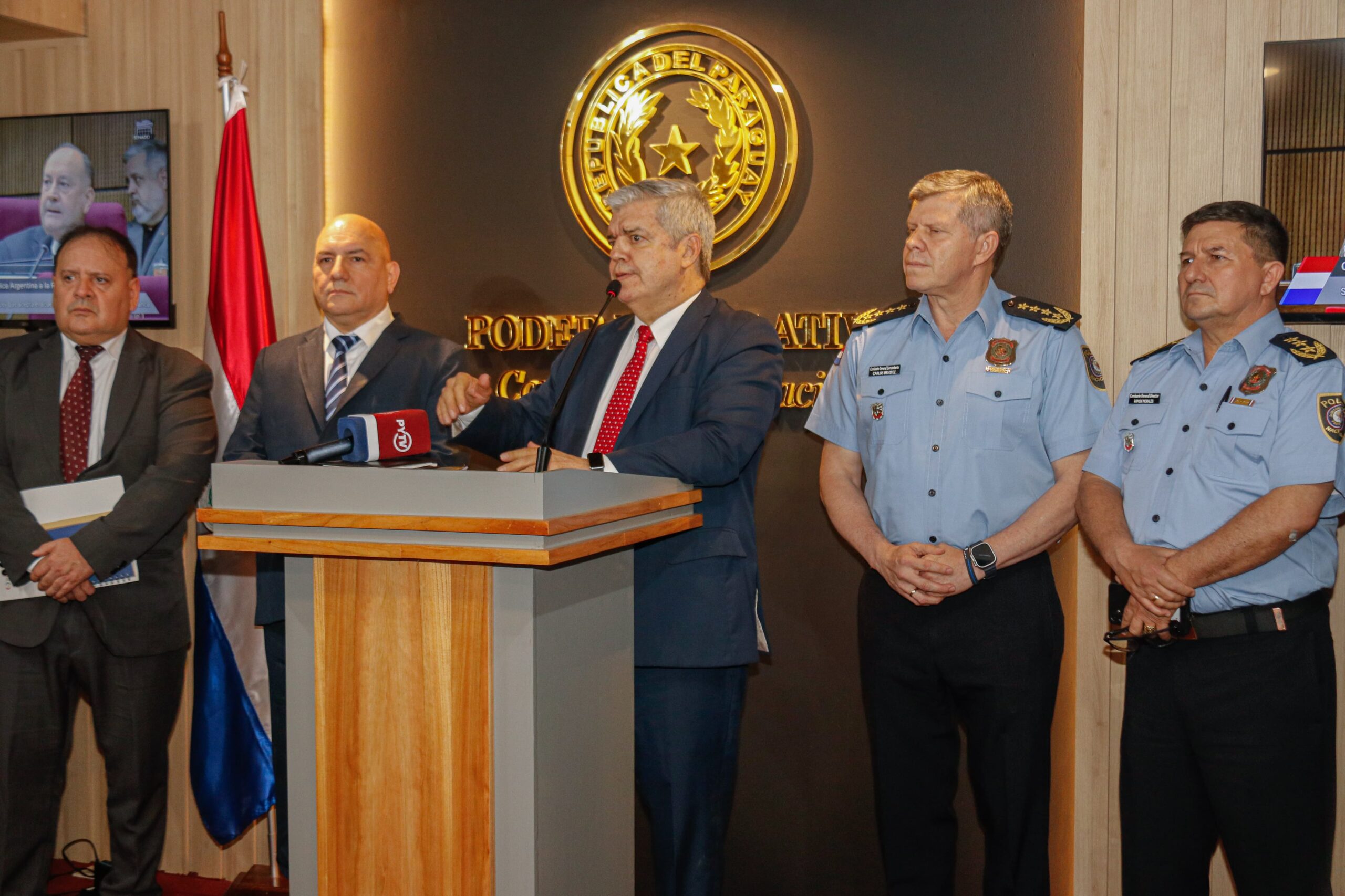 Ministro Riera defendio labor de seguridad ante el Senado