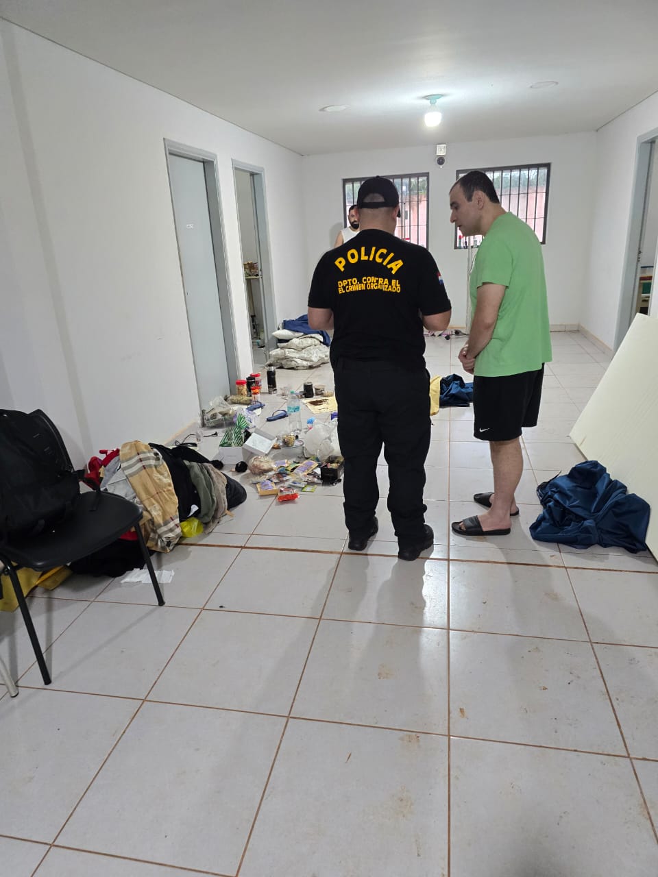 Allanan la casa de un coronel y la celda de “Tío Rico” por crimen de militar