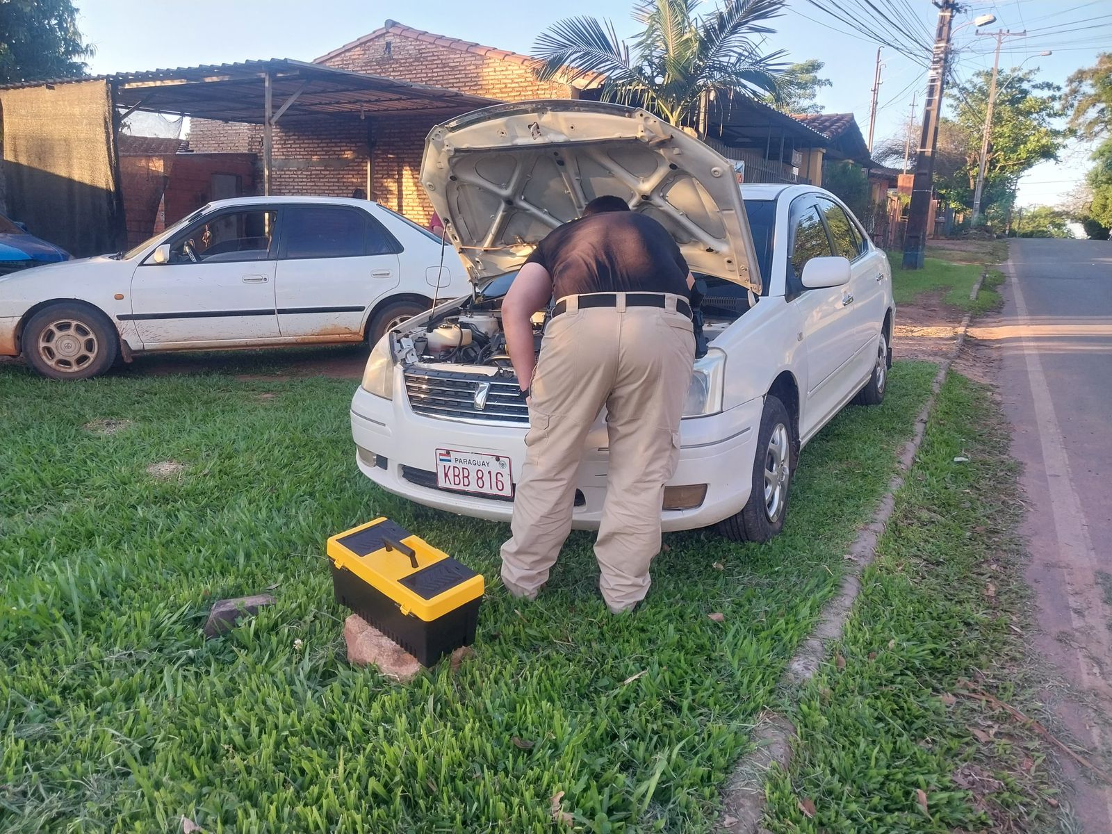 Robacoches “clonan” auto siniestrado