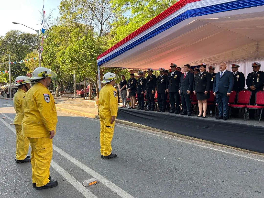 Bomberos Voluntarios desfilaron por su 47.° aniversario