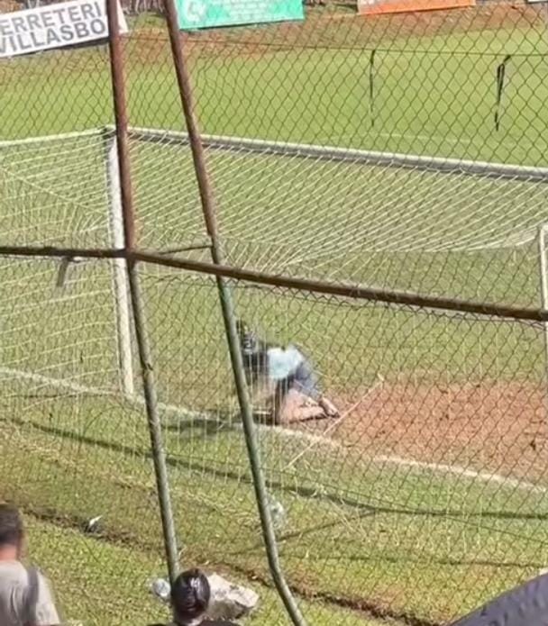 (VIDEO)Yiyi causó furor en un partido porque ojapo “hechizo” contra rival