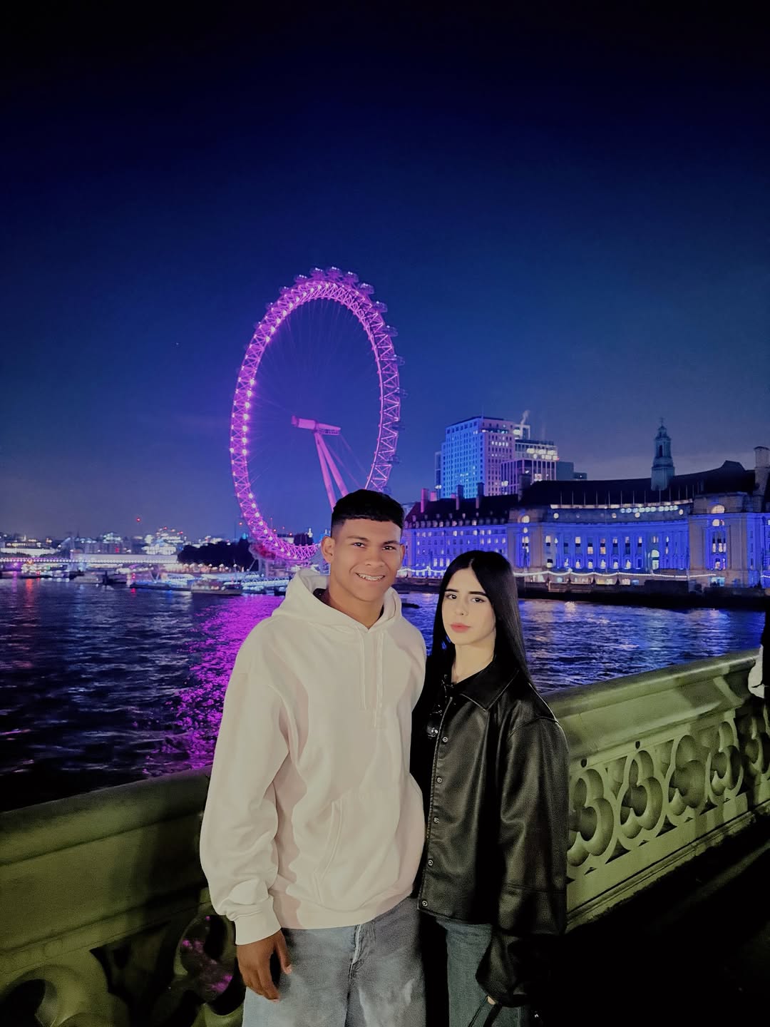 ¡El paseíto romántico de Diego León con su amorchi por Londres!