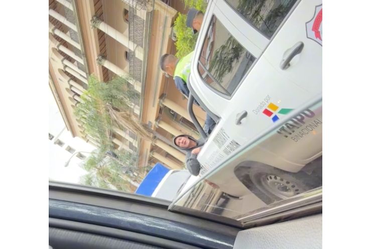 (VIDEO). Lo llevaron preso y los polis esperaban que “canté” pero al parecer entendió mal