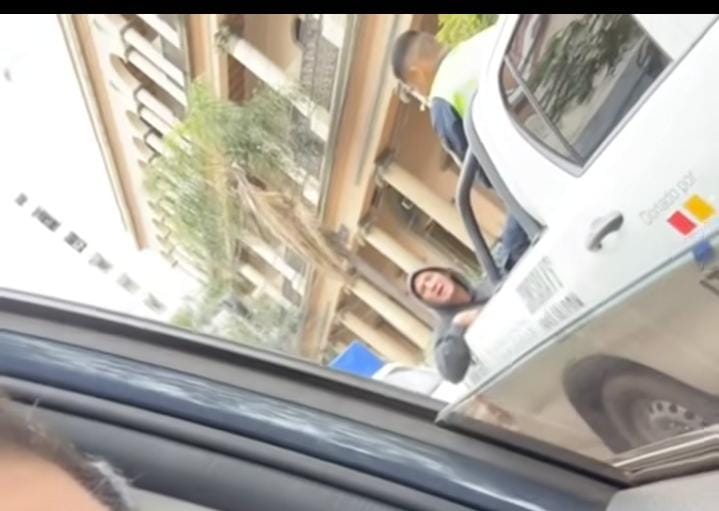 (VIDEO)Detenido lanzó serenata pero le faltó abogado