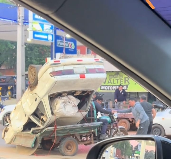 (VIDEO)Motocarro llevó feroz vehículo y fue viral