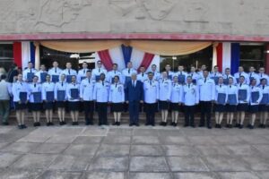 Polis culminan curso con honores