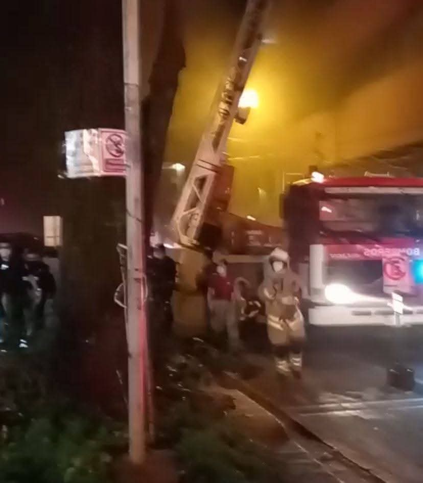 Cuatro personas omano en edificio de CDE tras discusión