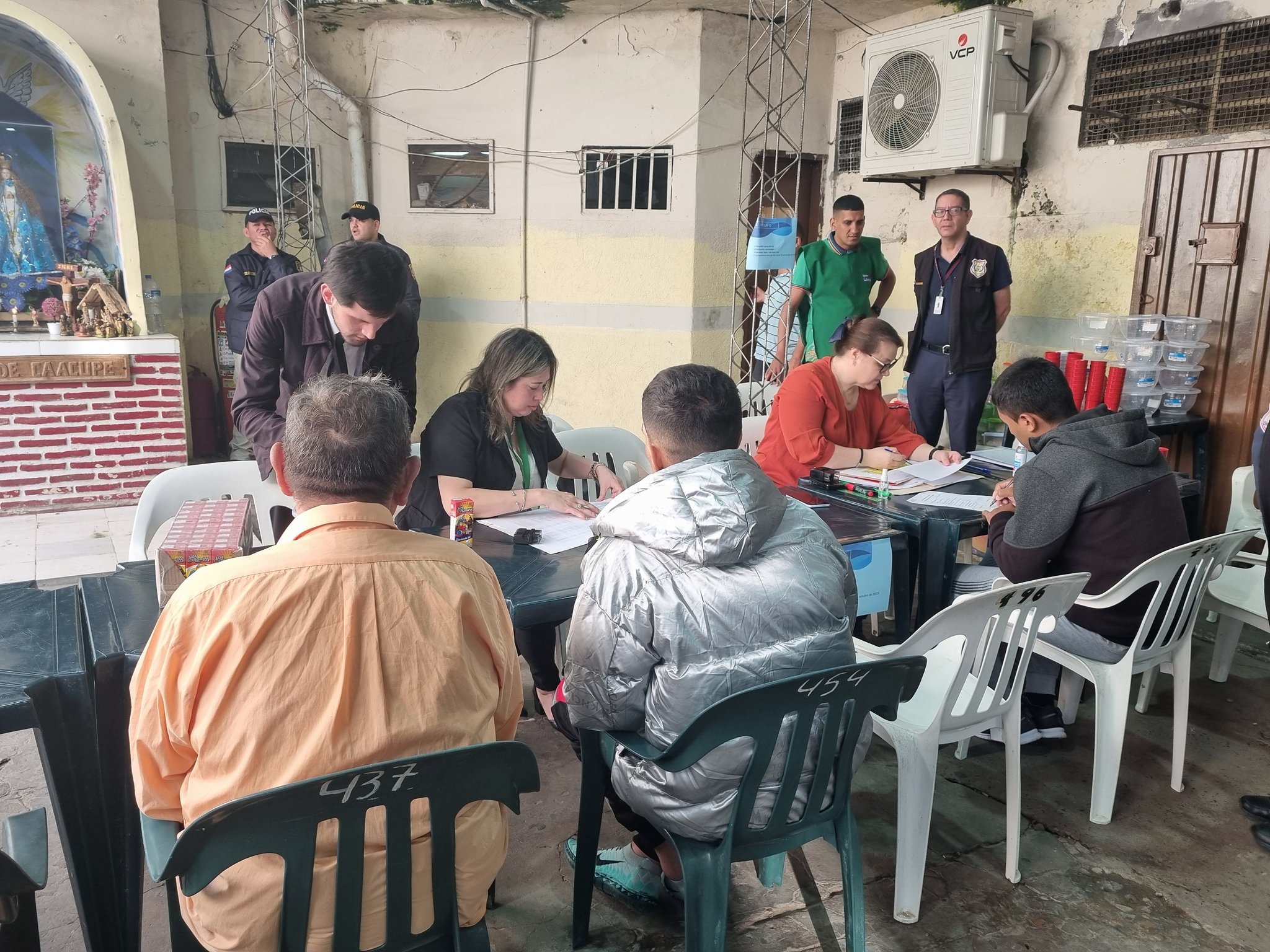 Ojejapo censo en Tacumbú Hilton y jueces donaron 2.200 “tápers”