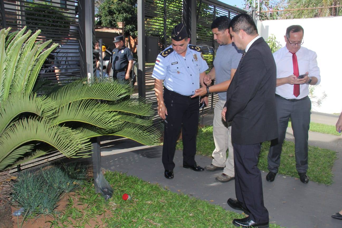 Ministerio Público investiga ataque con bomba molotov contra vivienda de periodista