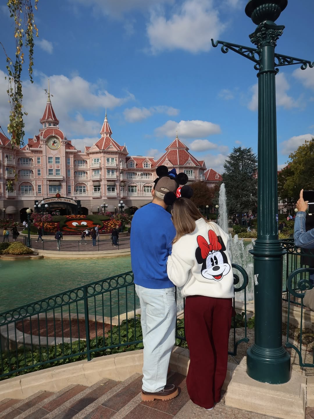 (GALERÍA) ¡Chulinísima! Julio Enciso y su doña fueron “niños grandes” por un rato