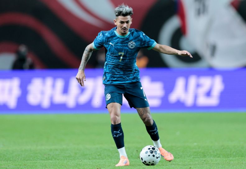 Los corecos fueron rival hendy y la Albirró cosechó una derrota en Seúl