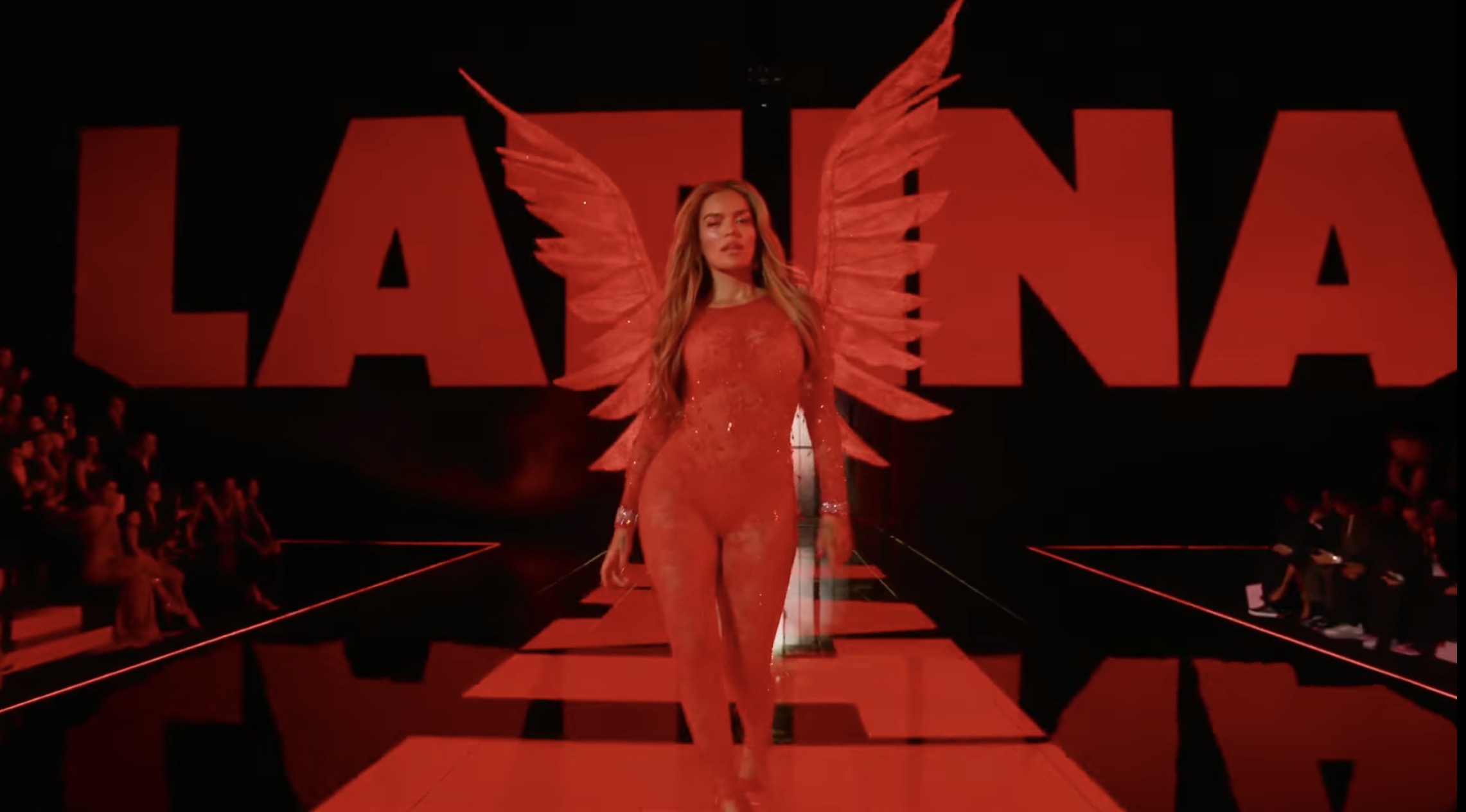 (VIDEO).Así fue la presentación de Karol G en el Victoria’s Secret Fashion Show 2025