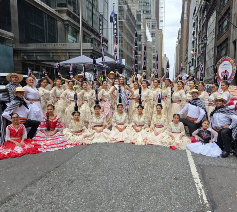 ¡Paraguayos presente en desfile de la Hispanidad en Nueva York!