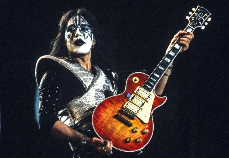 ¡Ñandereja fundador del grupo “Kiss”!