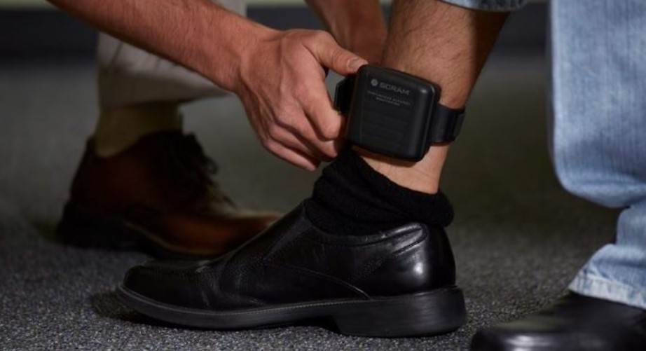 Tobilleras electrónicas para descomprimir las cárceles