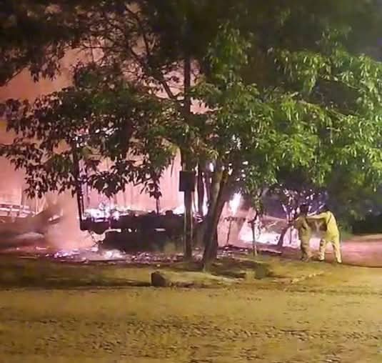 Se incendió vagón abandonado y karai sufrió quemaduras leves