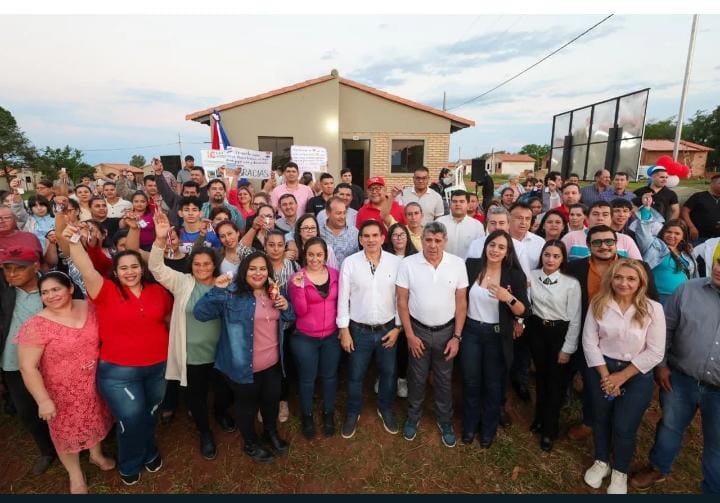 Familias están chochas tras entrega de viviendas en Paraguarí