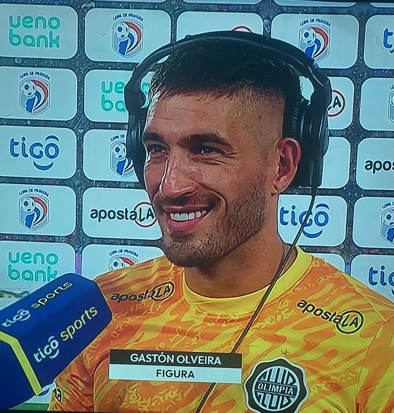 Investigan a miembro de staff de Cerro por arrojarle botellita a Gastón Olveira