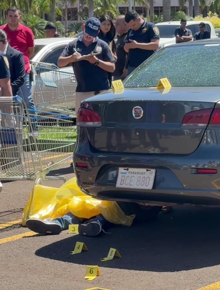M@t@r4n a un muchachón en el estacionamiento de un shopping en la “Terraza”