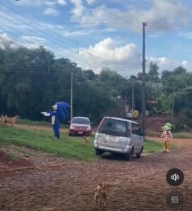 Jagua ñarô casi “mastican” a Sonic y a El Chavo