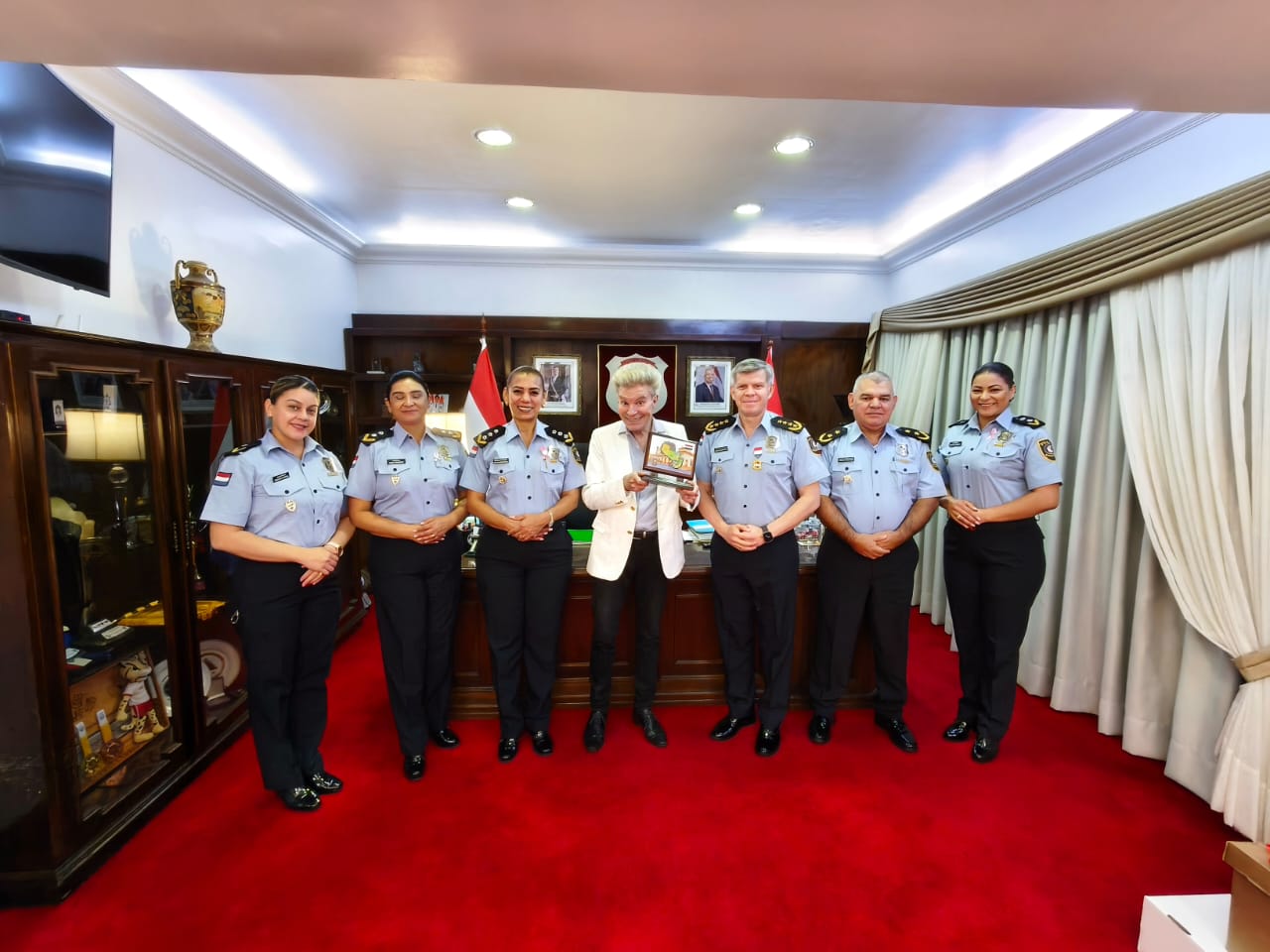 Juan Carlos Amoroso, distinguido por la Policía Nacional por su trayectoria en medios