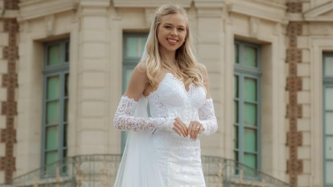 (GALERÍA) ¡Esta influencer contó que ella solita se peinó y maquilló para su casorio!