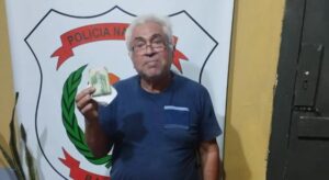 Karai honesto devolvió plata que otopa en un cajero automático