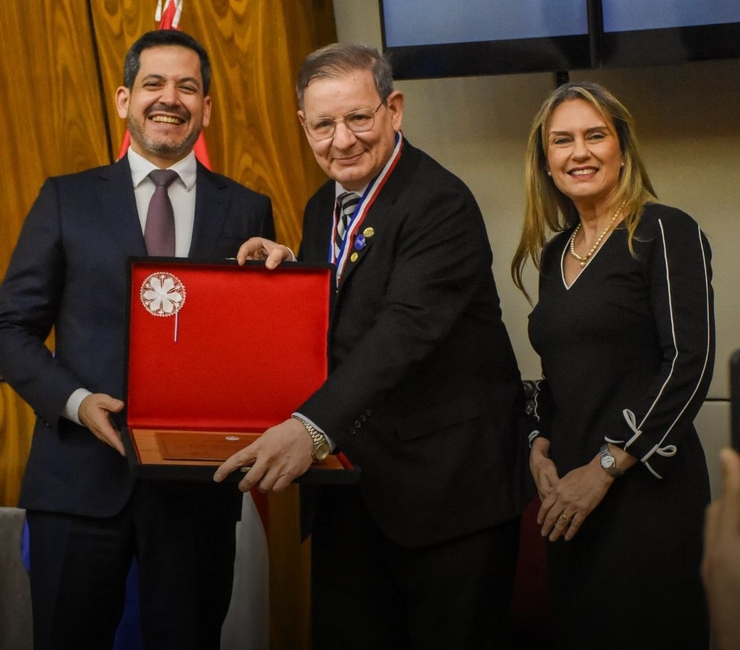 ¡Merecido reconocimiento para el querido Carlos Martin!