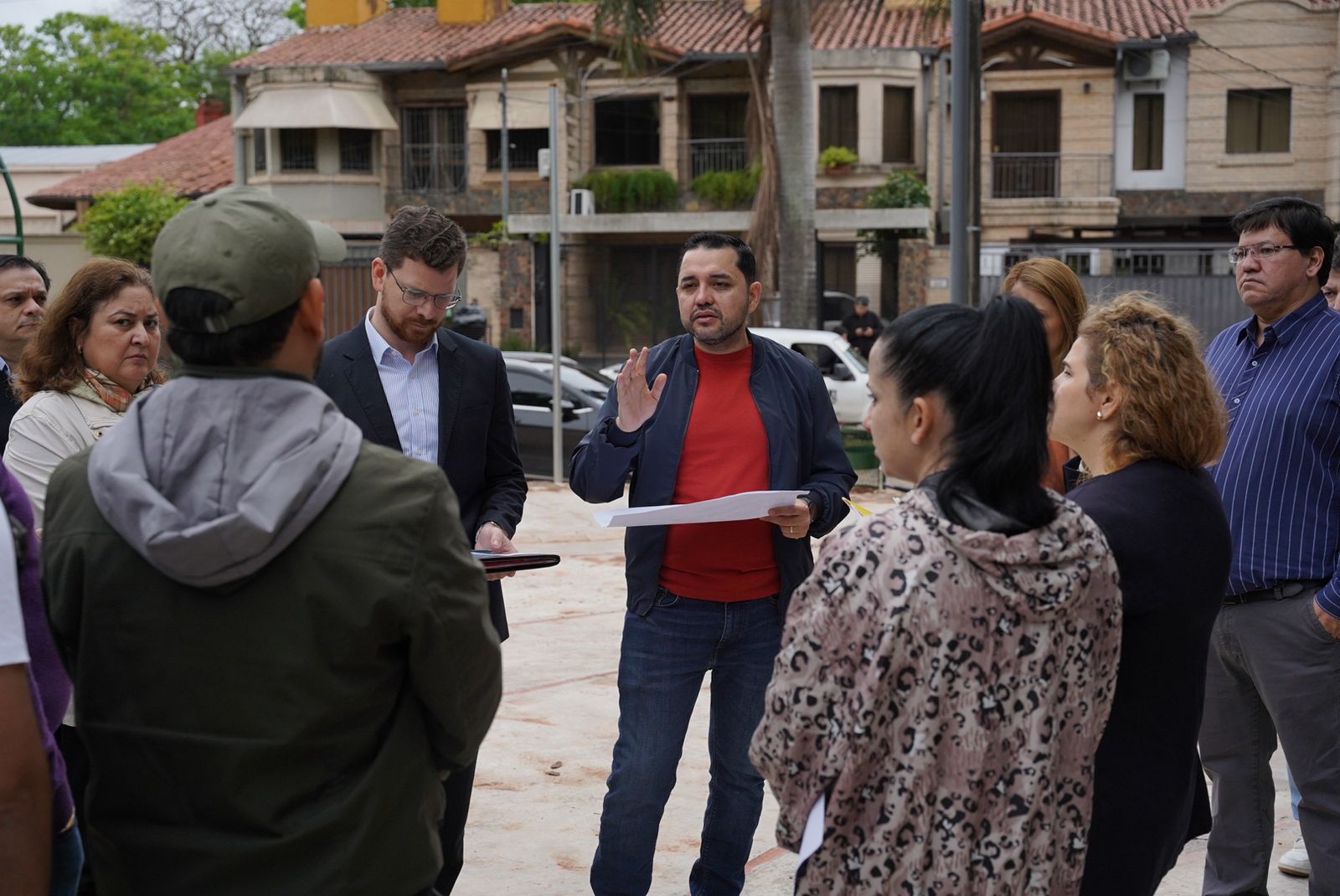 Inte Bello tiene hílore a directores en la plaza Naciones Unidas