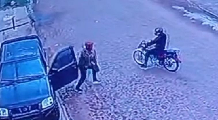 Motochorros asaltan a un empresario y su empleado que volvían de un banco