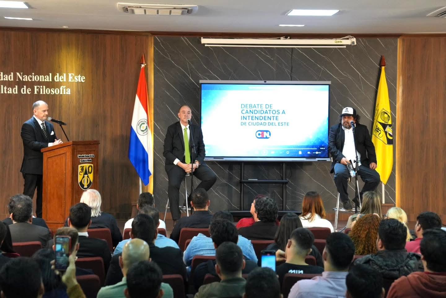 (VIDEO)Mujica arrugó en debate de candidatos de CDE donde Kelembú abogó por regularizar “kilombos”