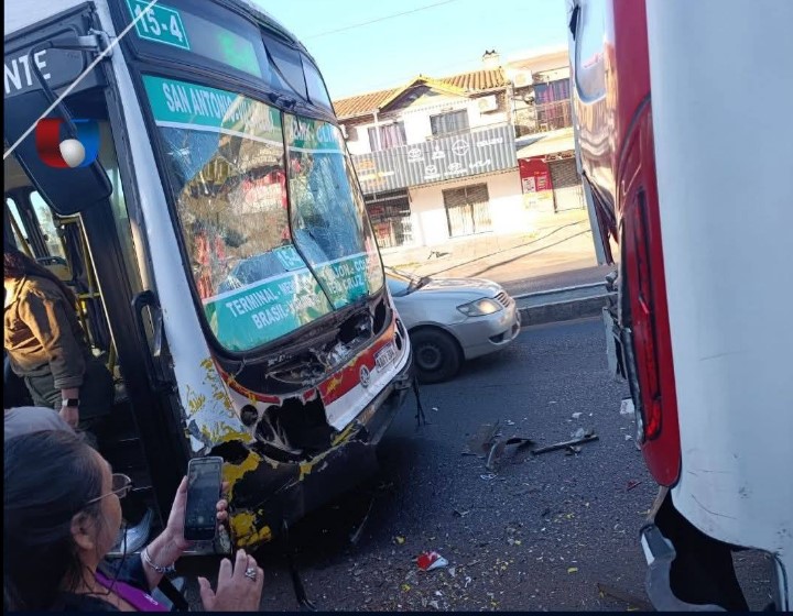 Choque entre micros dejó a varios pasajeros machucados
