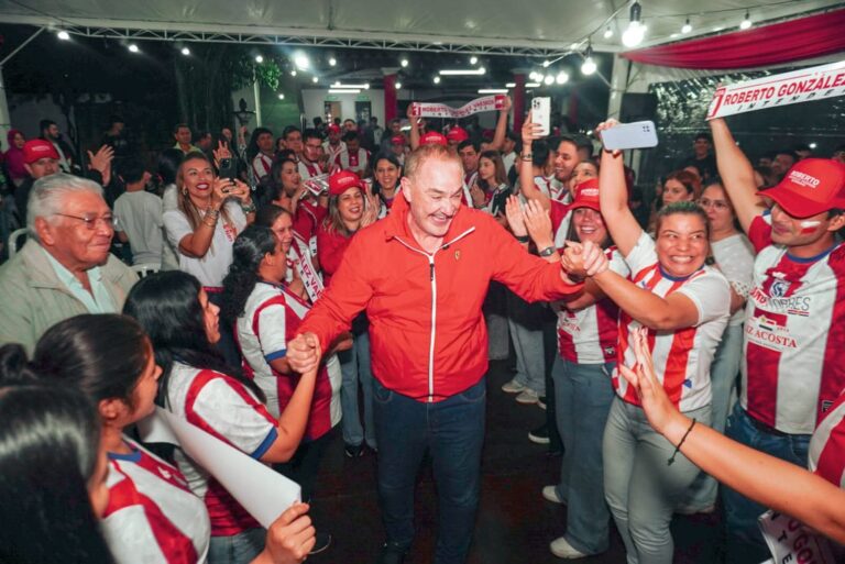 A días de las elecciones Vaesken destaca unidad del Partido Colorado y aseguró que Miguel Prieto chupó 300 miillones de dólares y se dieron la gran vida: ”Lo único que hicieron fue llenarse los bolsillos”