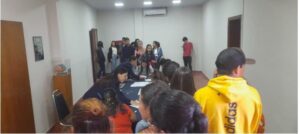 Casi 300 estudiantes recibieron viru de becas universitarias