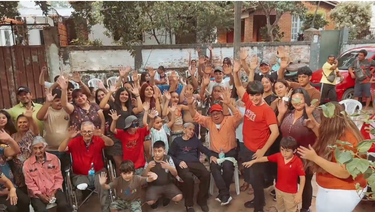 ¡Abuela apagó sus 100 velitas y sigue más lúcida que nunca!