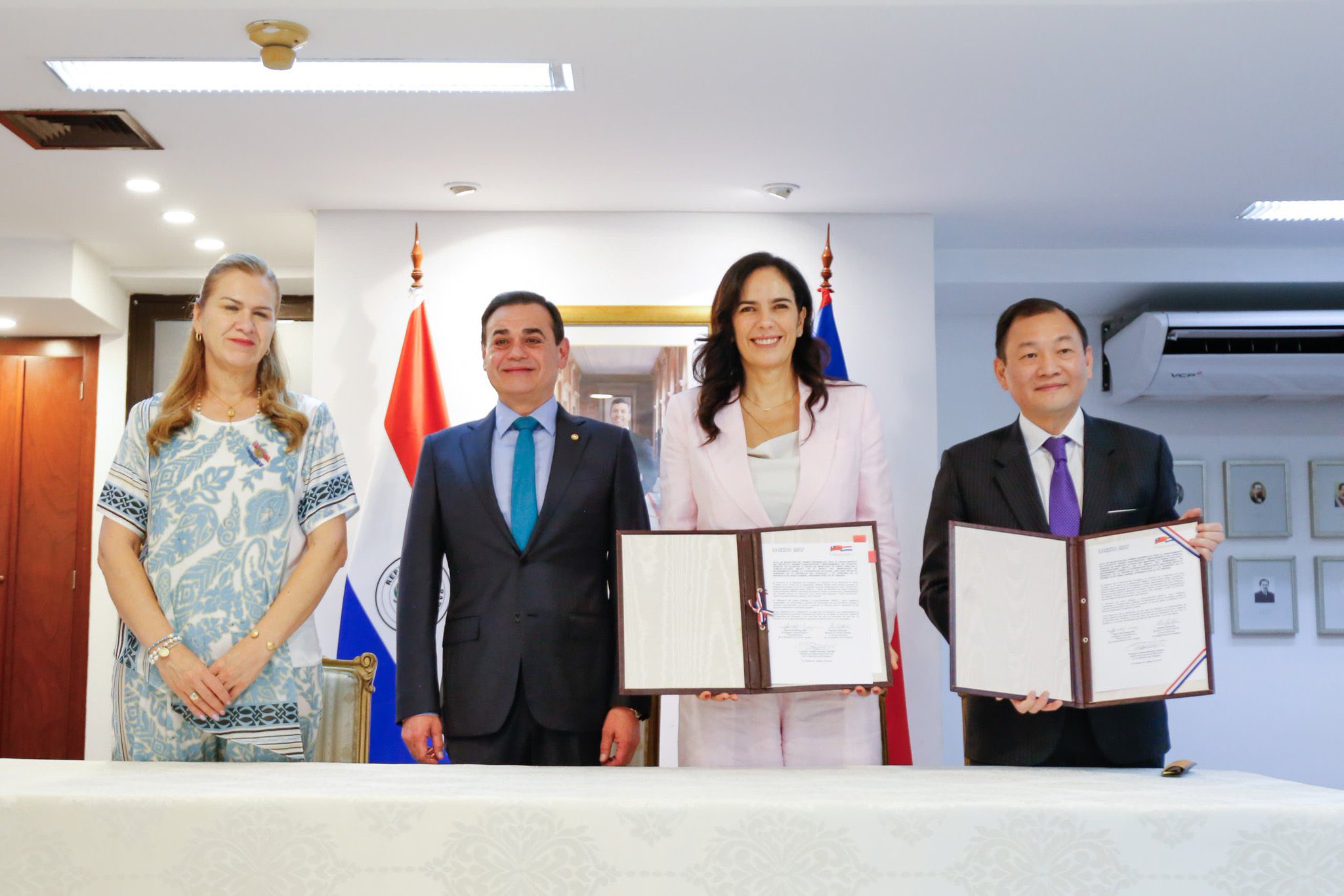 Gobierno recibe primer desembolso de virú para la mega construcción del Hospital General de Asunción