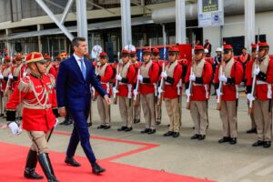 Santiago Peña acompañó a Rodrigo Paz como nuevo presi bolí