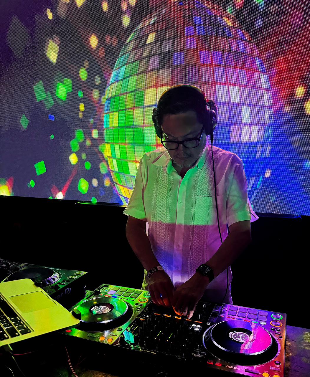 ¡Noche Blanca de El Retrovisor retumbó en el Club Alemán!