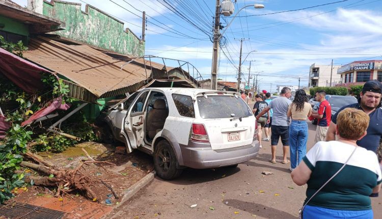Pendex de 18 años causa múltiple accidente y deja intubado a un niño