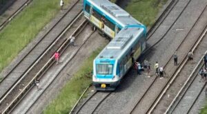 Tren de pasajeros descarrila en Buenos Aires y deja nueve heridos
