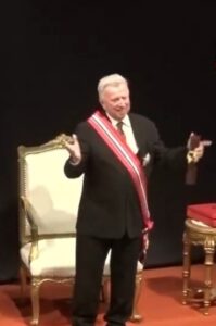 Condecoran al maestro Luis Szarán y presentan documental